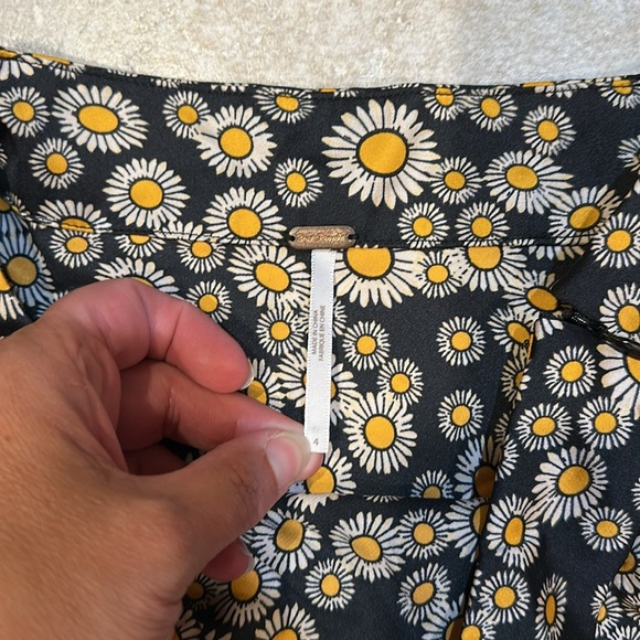 Free People Phoebe Daisy Print Satin Mini Skirt 4 Hippie Boho - Picture 3 of 6